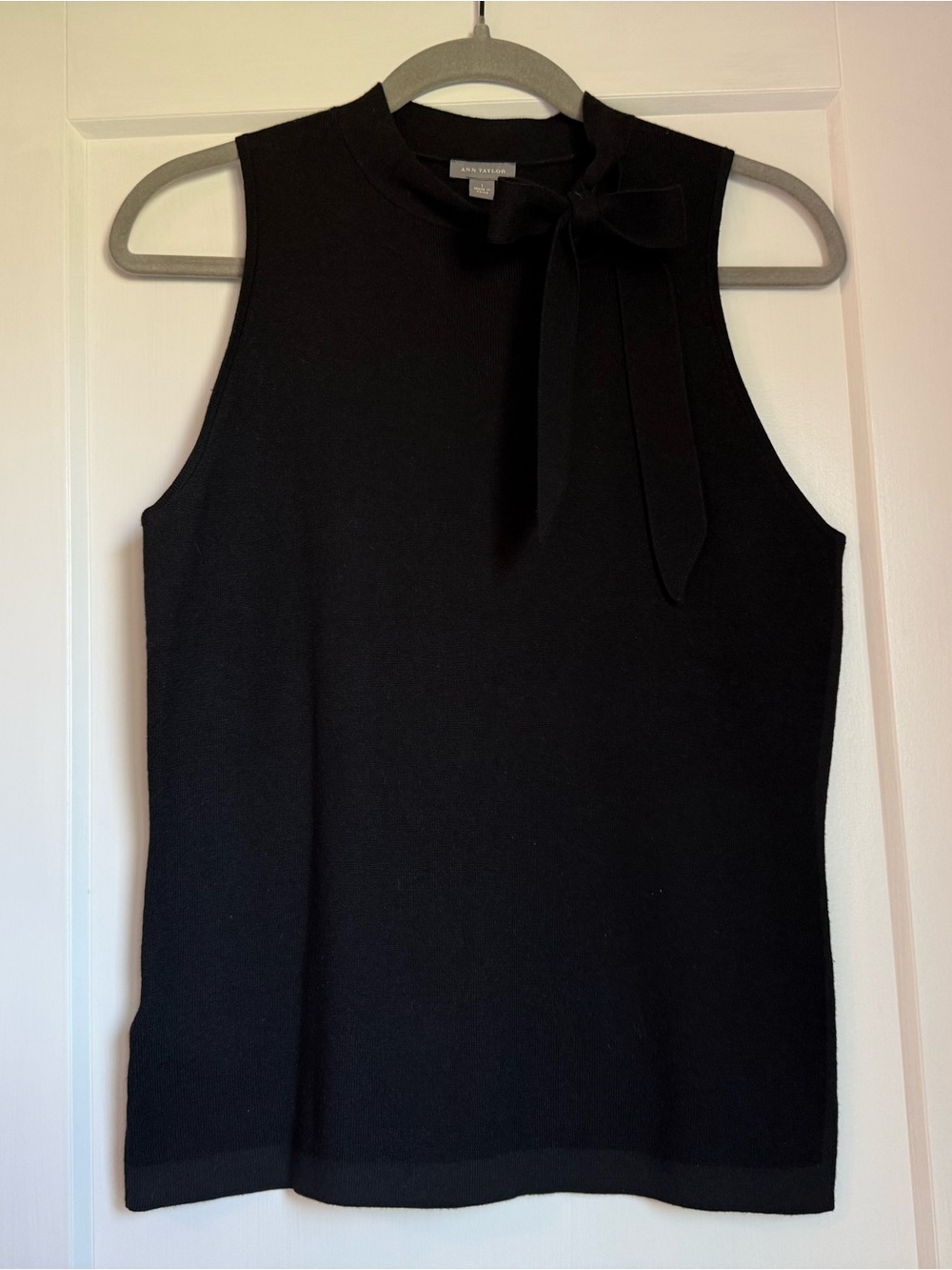 Ann Taylor Black Sleeveless Bow-Neck Shell